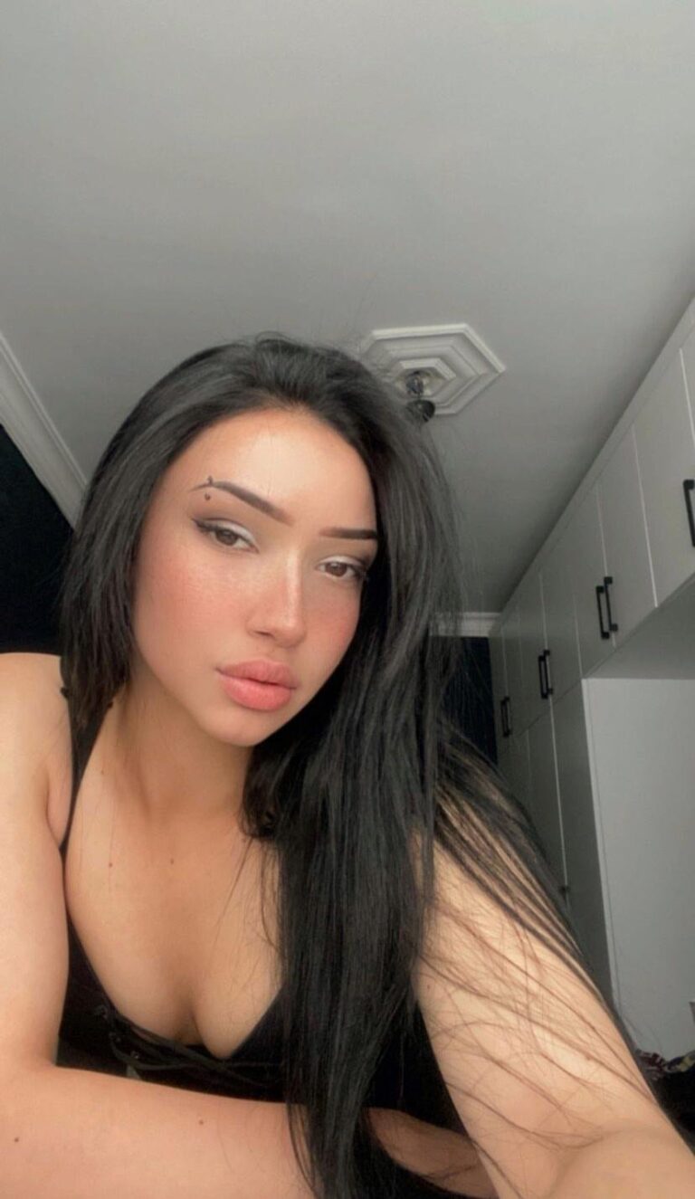 Anal Sekste Zirveye Çıkartan Konak Travesti Simsıkı Melahat