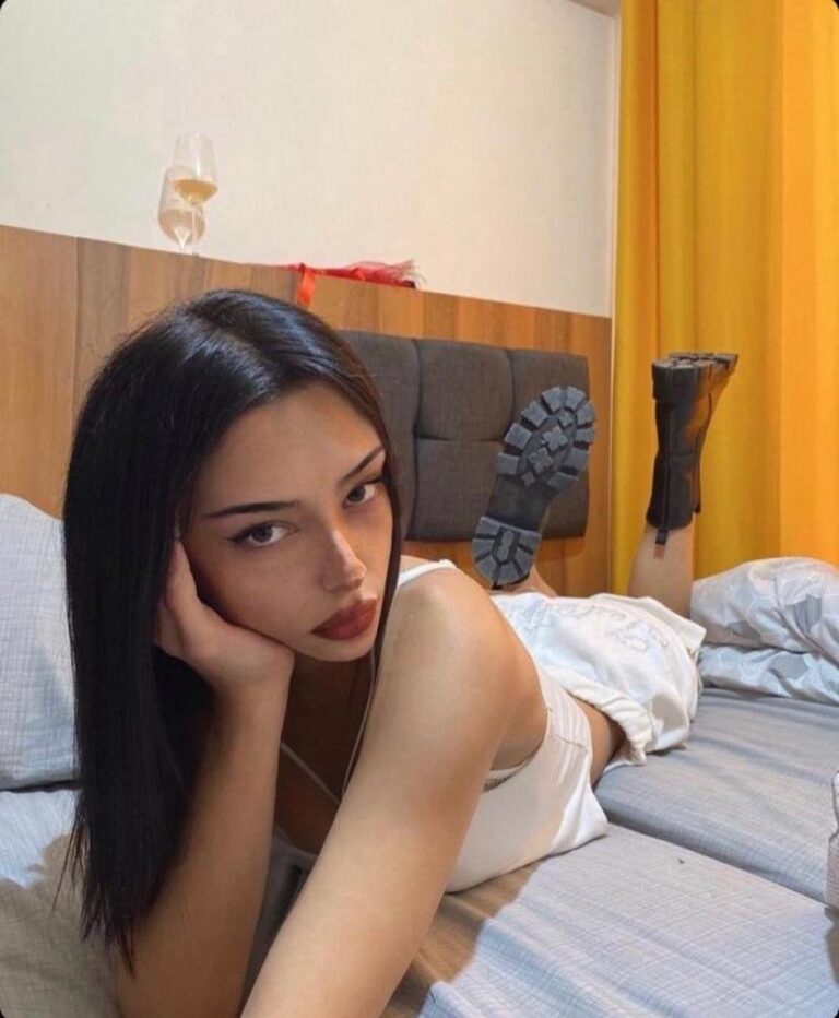Konak Travesti Sadece Otelde Görüşen Seks Tutkunu Bayan Öykü